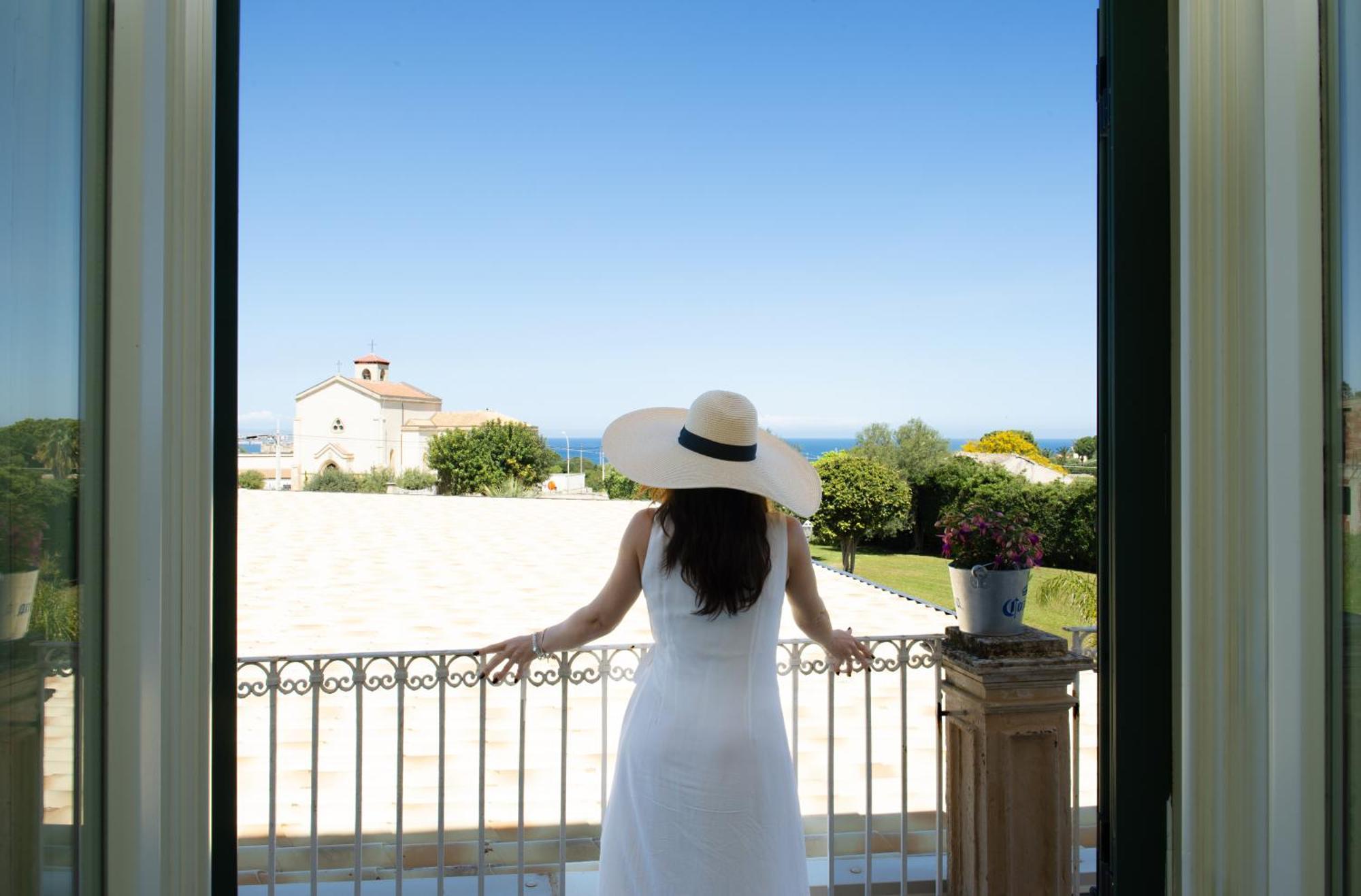 Isola Charm B&B - A Historic Villa Near Punta Del Pero Beach 锡拉库扎 外观 照片